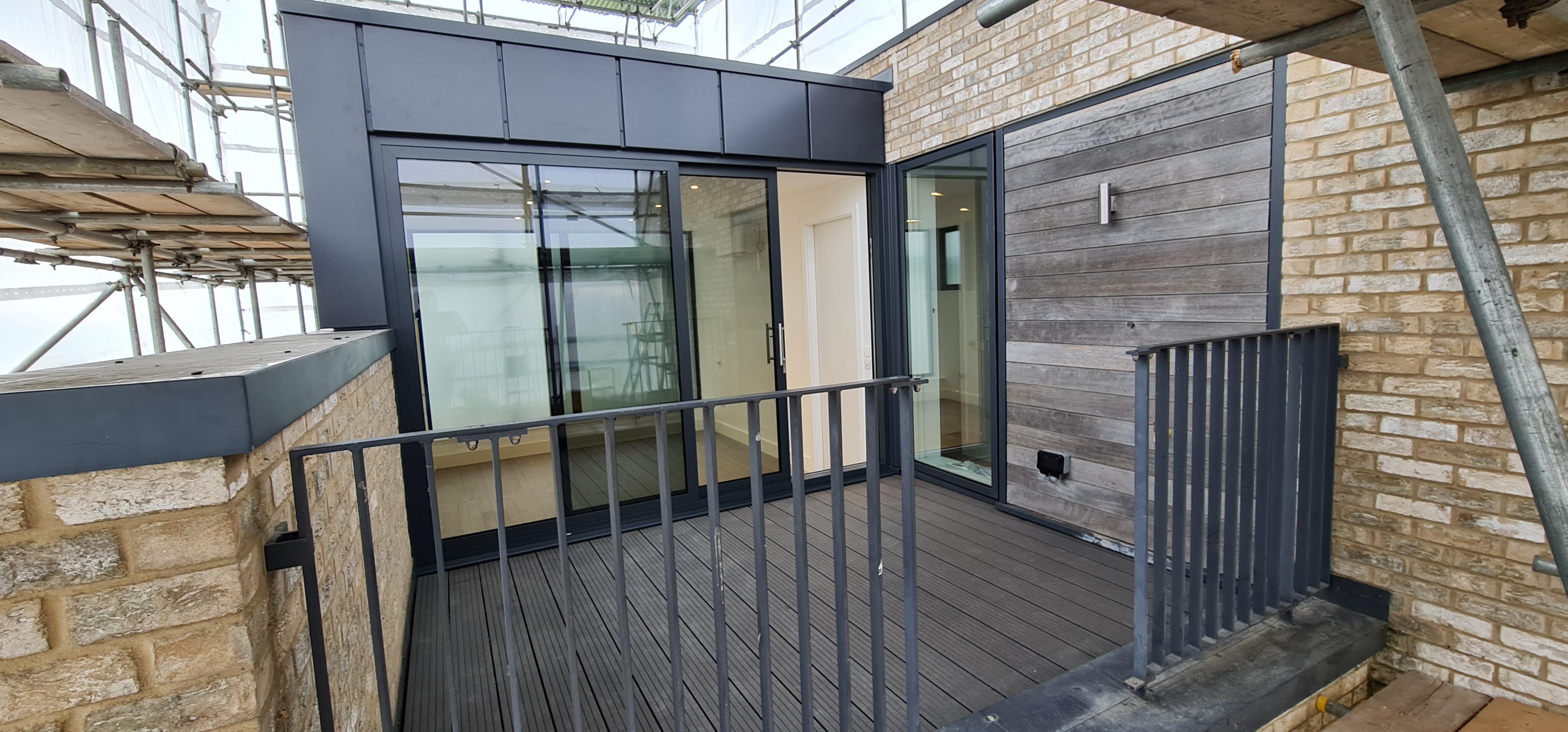 Contemporary residential extension by AMC Building